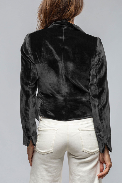 Polished Garment with an Effortless Classic Look