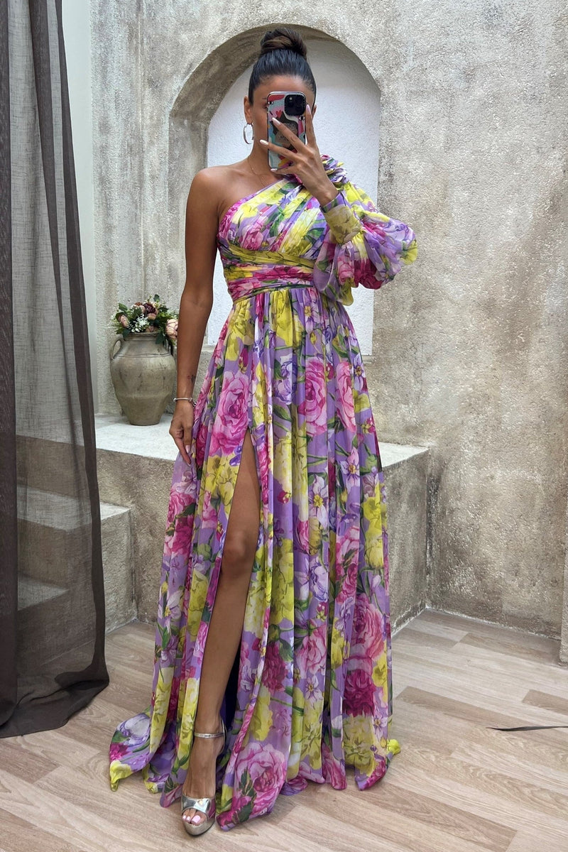Effortlessly Elegant Garment with a Timeless Design