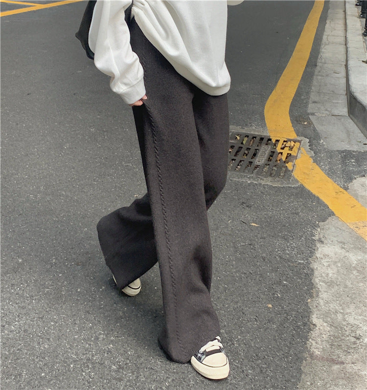 Well Tailored Pants with a Graceful Silhouette