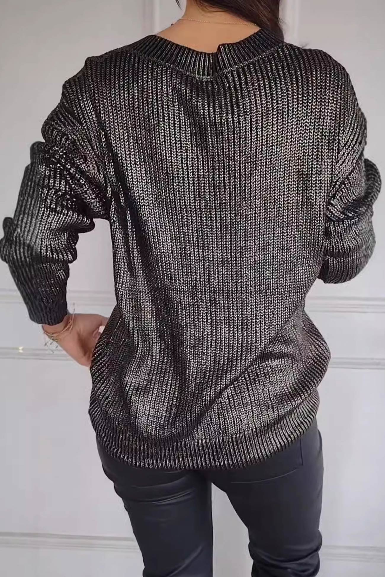 Effortlessly Elegant Sweater with a Timeless Design