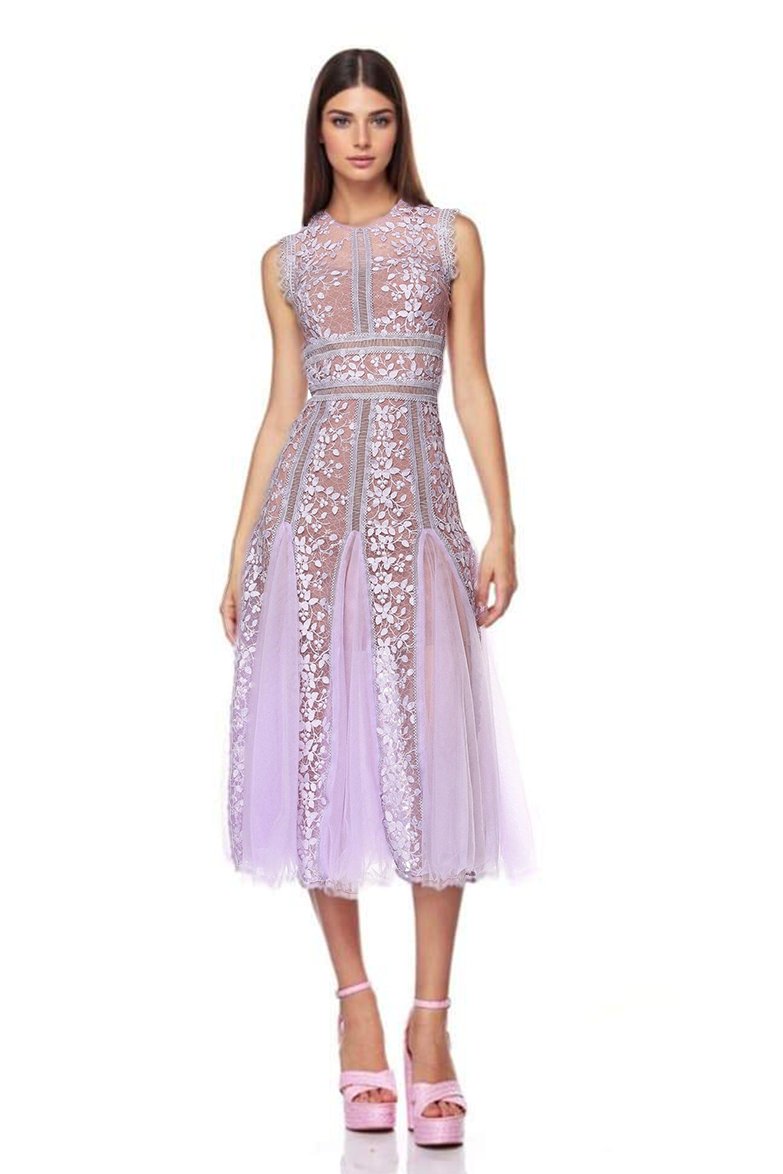 Gracefully Styled Dress for Any Occasion