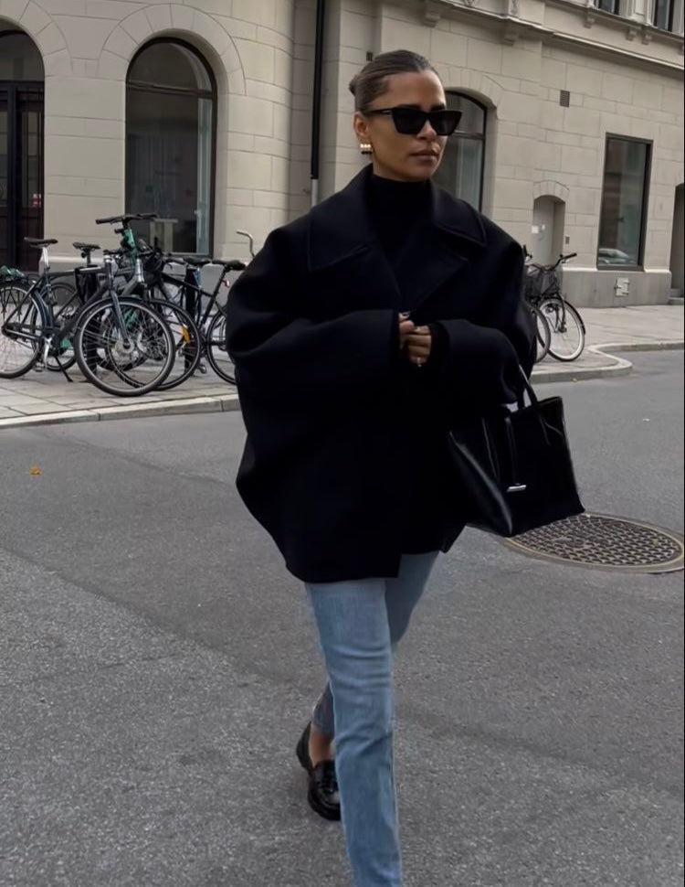 Well Tailored Coat with a Graceful Silhouette