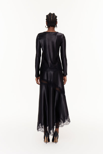 Effortlessly Elegant Garment with a Timeless Design