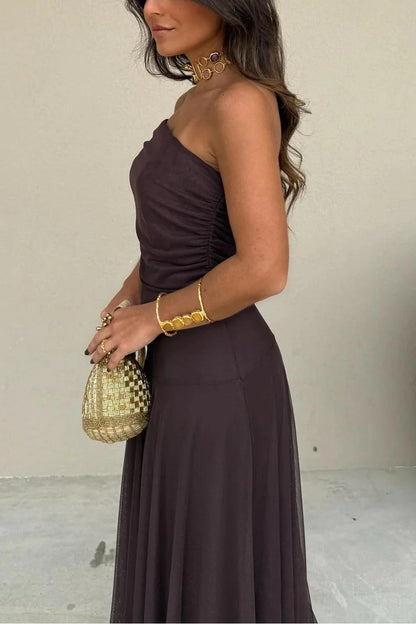 Effortlessly Elegant Dress with a Timeless Design