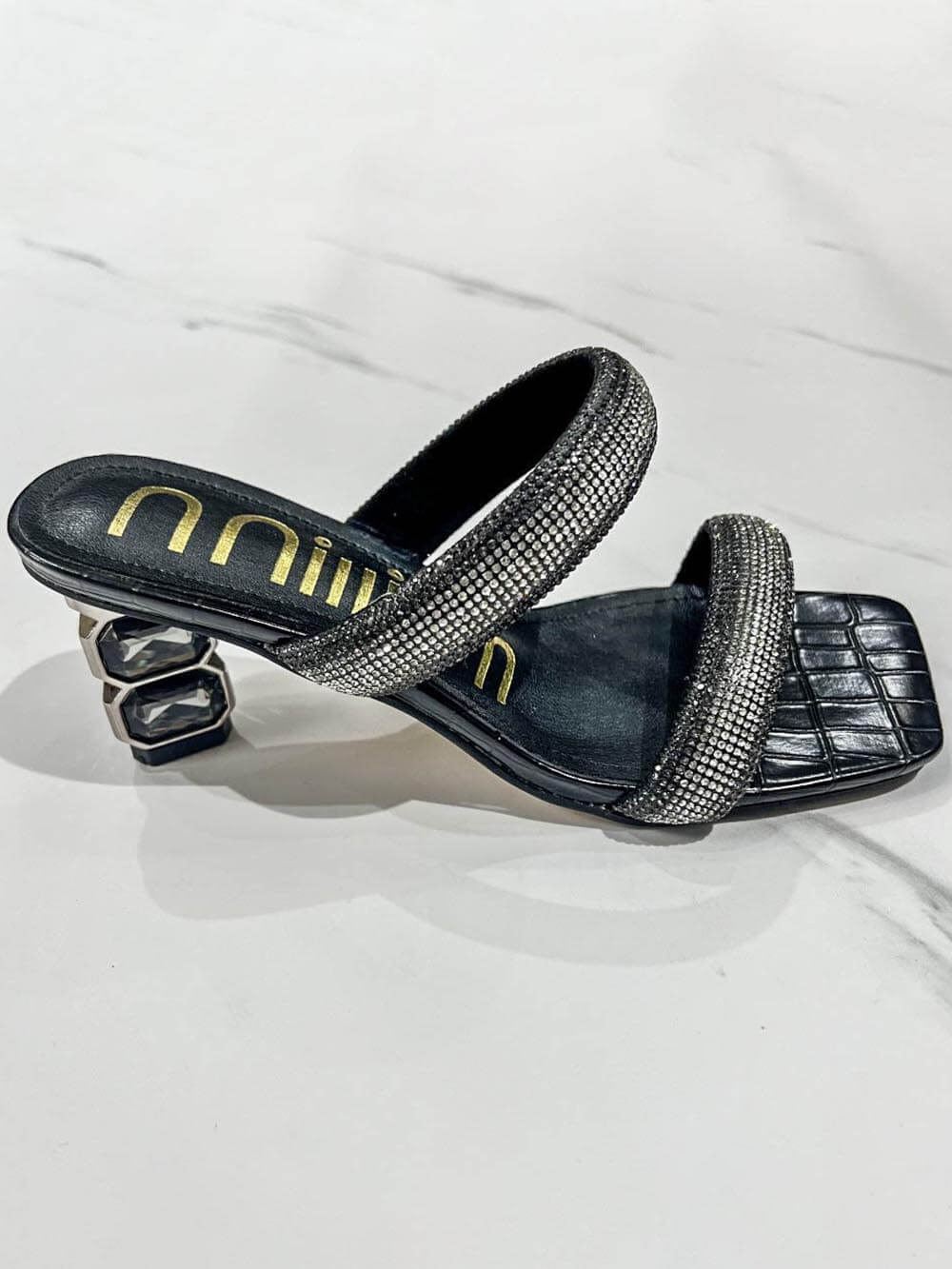 Well Tailored Sandals with a Graceful Silhouette