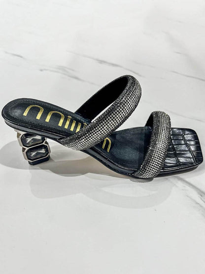 Well Tailored Sandals with a Graceful Silhouette