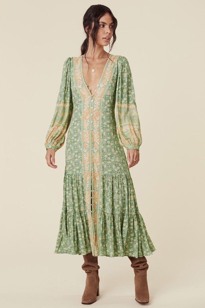 Classic Vintage Dress with a Flattering Fit