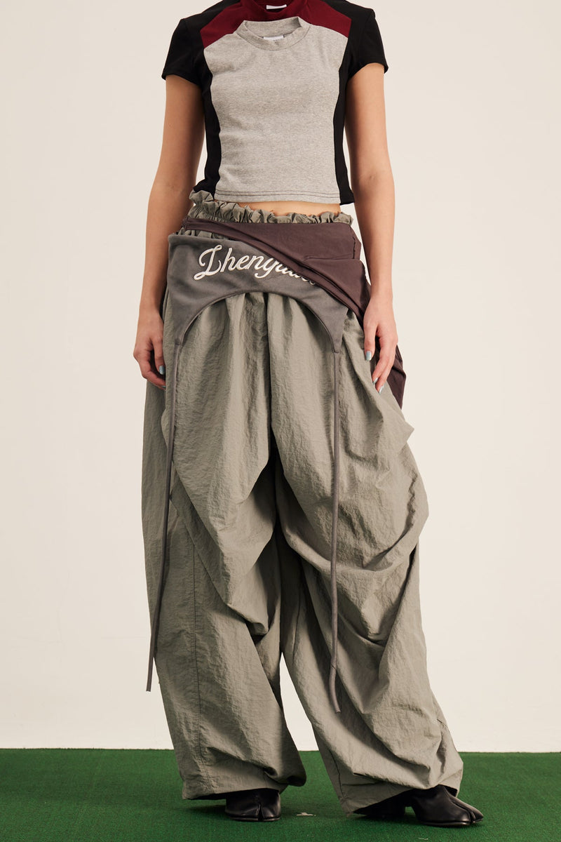 Effortlessly Elegant Pants with a Timeless Design