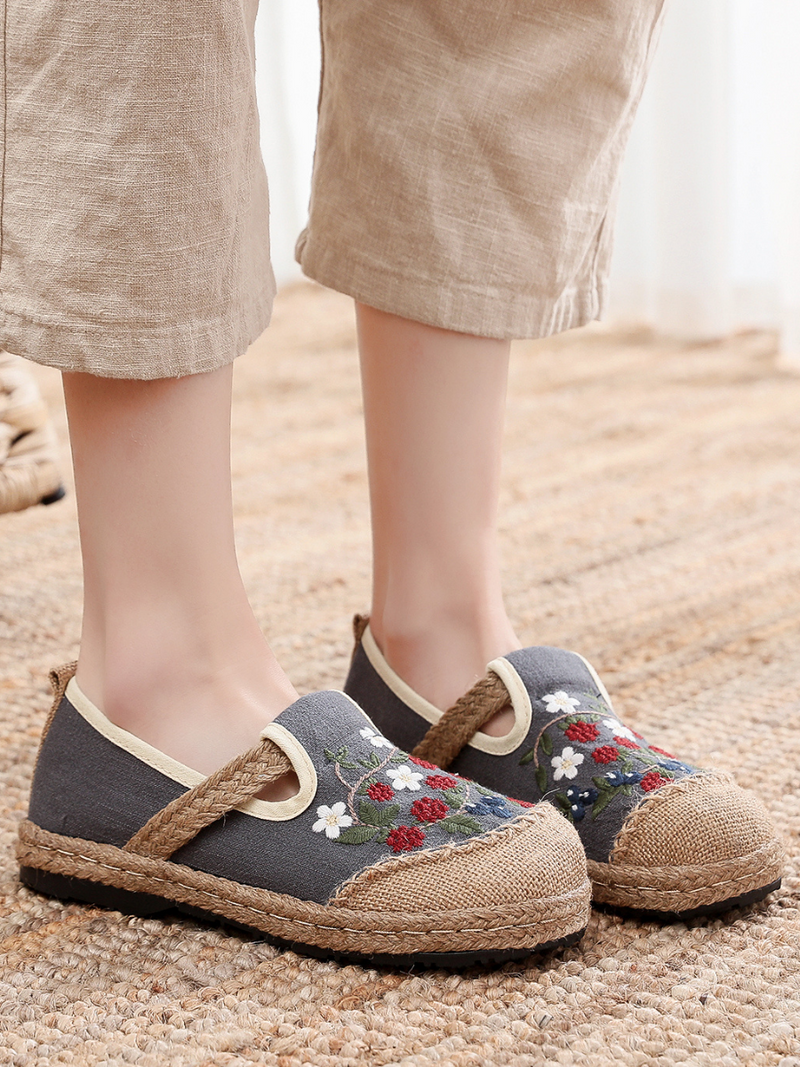 Elegantly Styled Sneakers for Everyday Wear