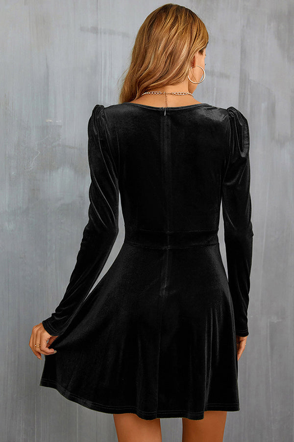 Classic Vintage Dress with a Flattering Fit