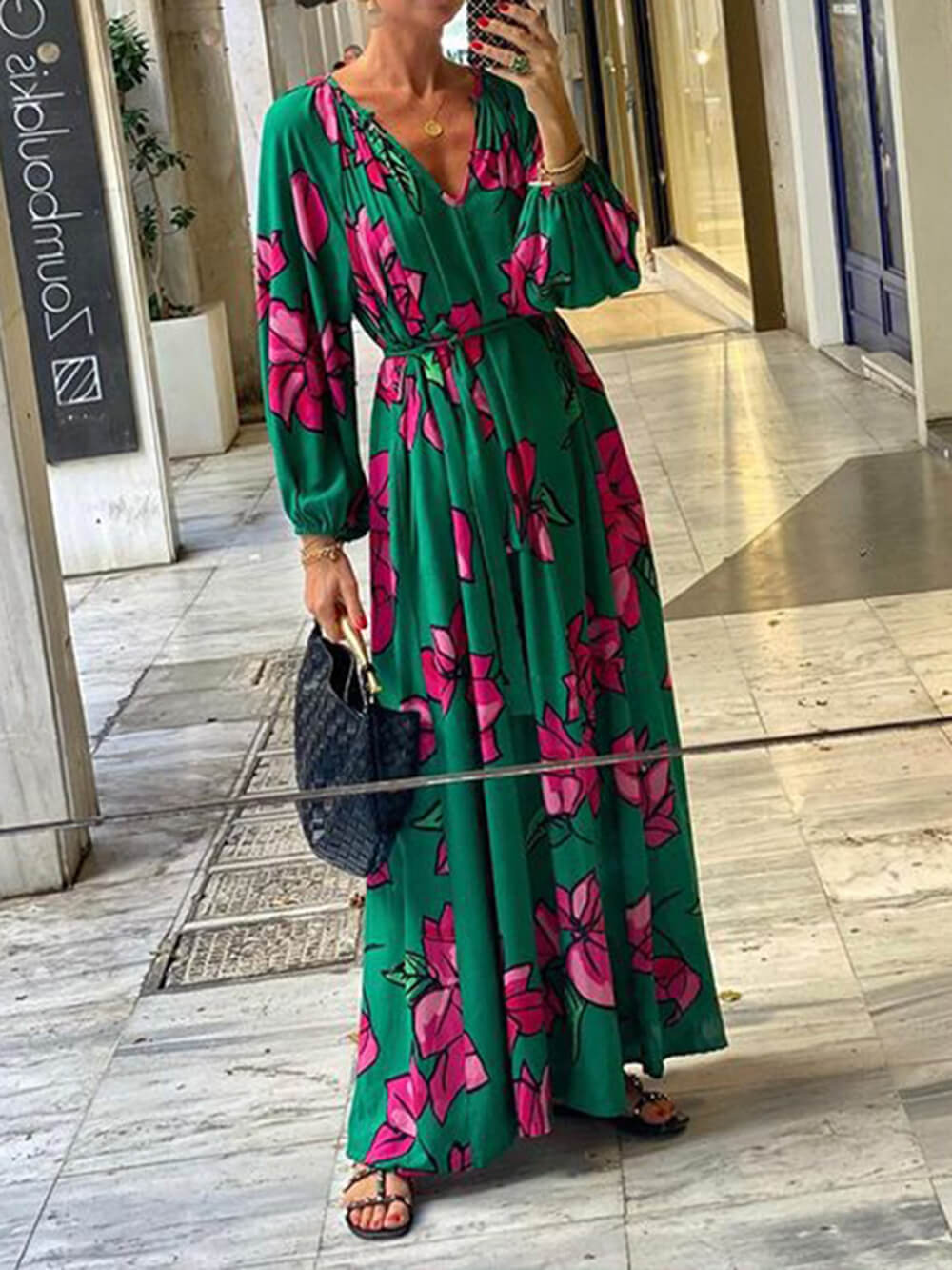 Well Tailored Dress with a Graceful Silhouette