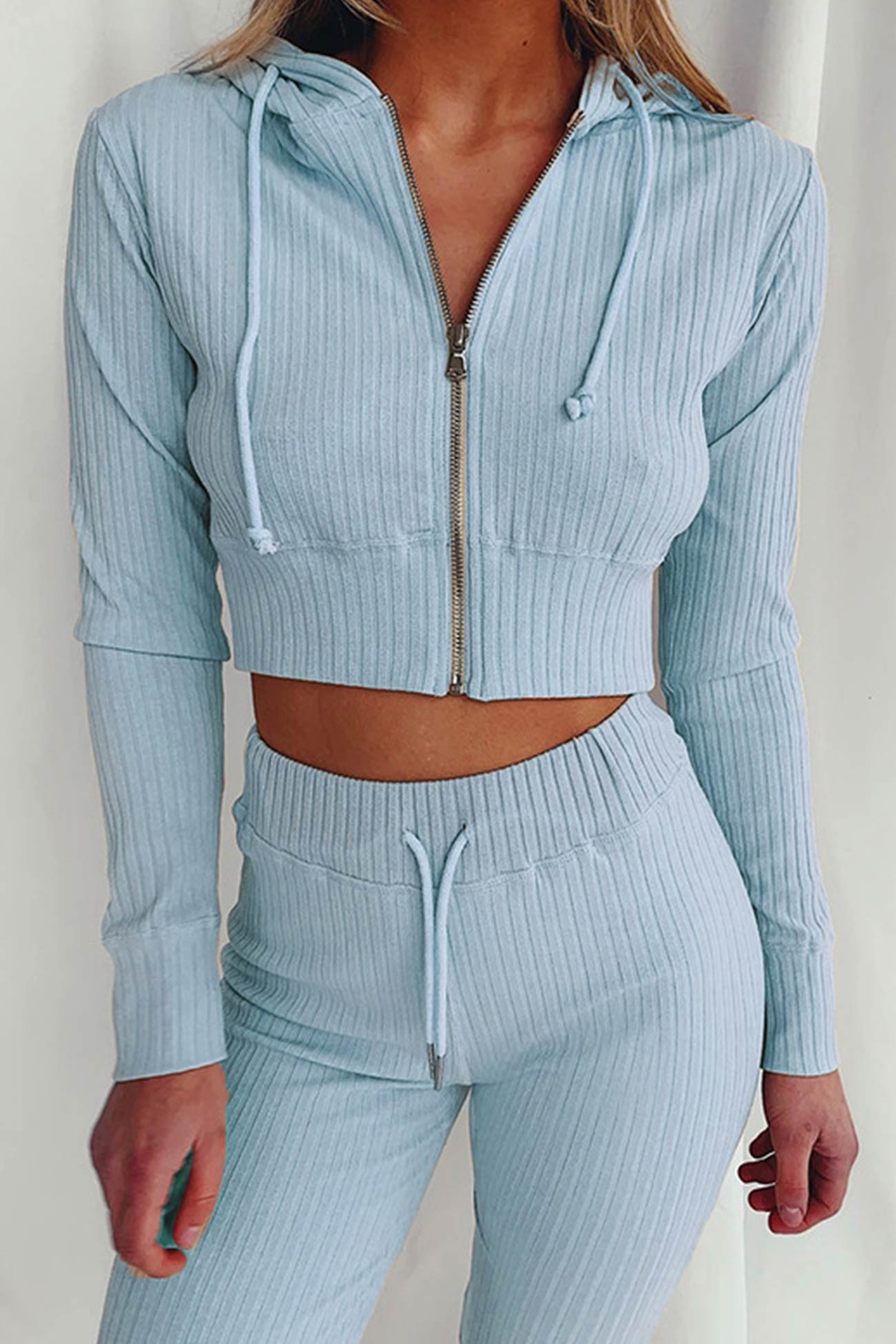 Well Tailored Pants with a Graceful Silhouette