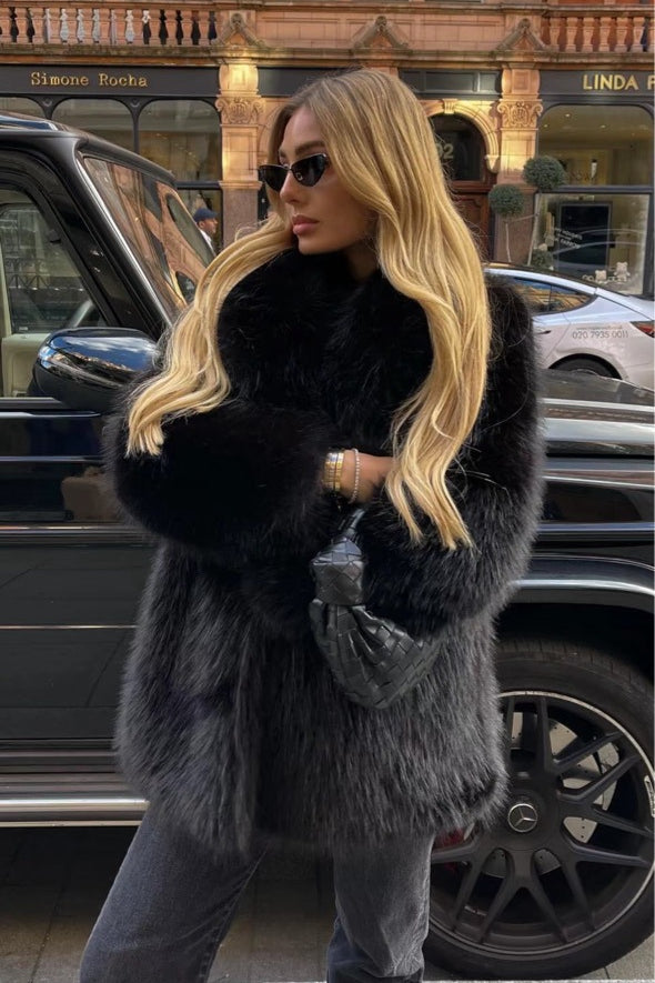 Effortlessly Elegant Coat with a Timeless Design