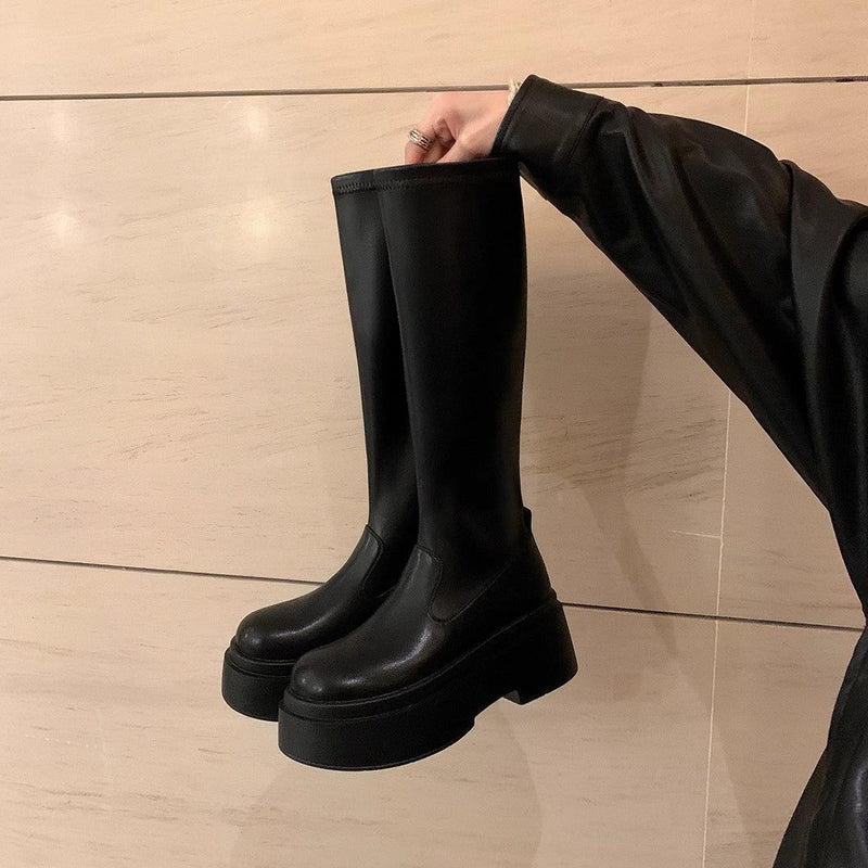 Well Tailored Boots with a Graceful Silhouette