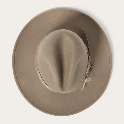Well Tailored Garment with a Graceful Silhouette