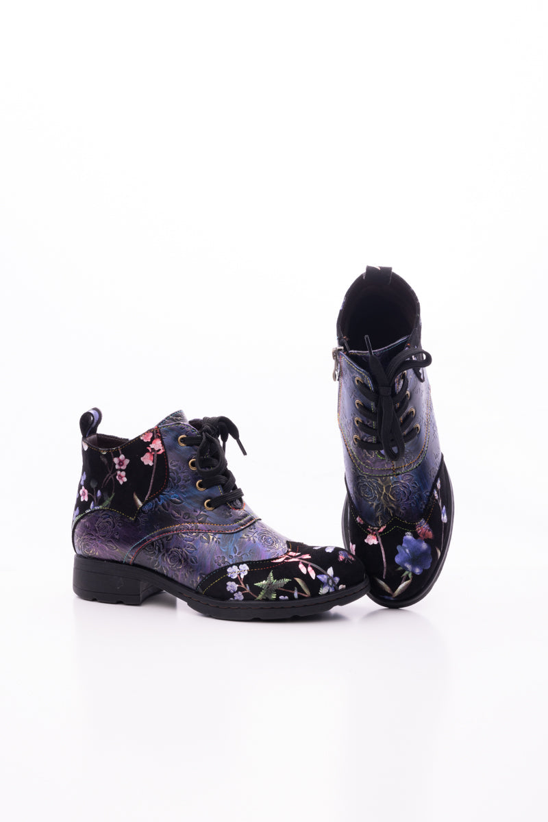 Well Tailored Boots with a Graceful Silhouette