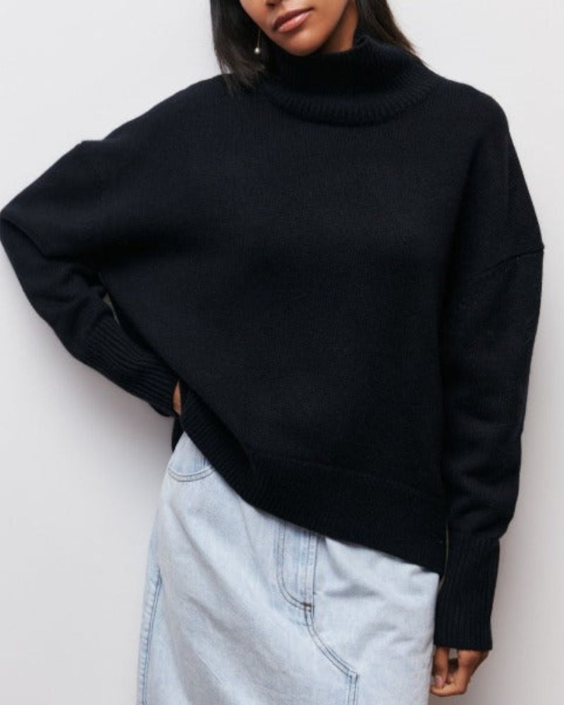 Well Tailored Sweater with a Graceful Silhouette