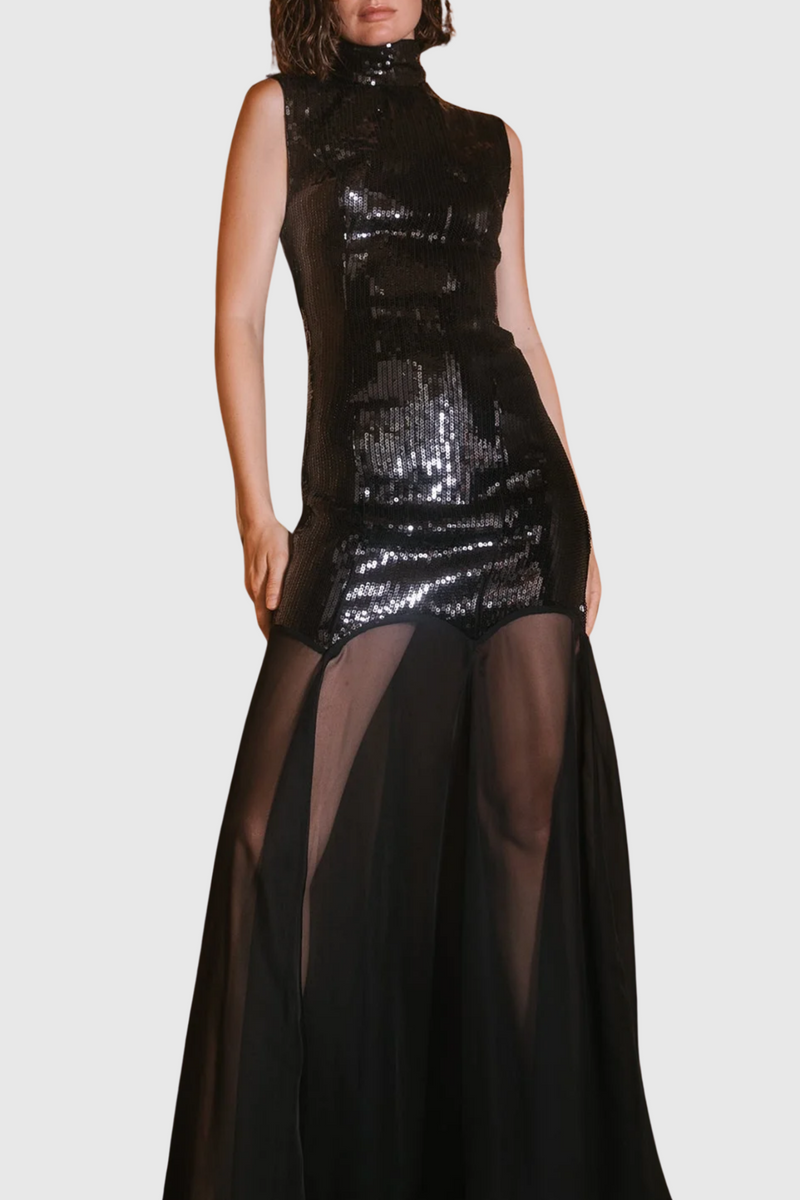 Well Tailored Dress with a Graceful Silhouette
