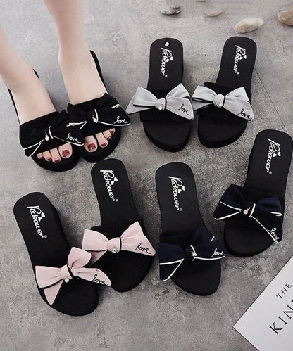 Effortlessly Elegant Sandals with a Timeless Design