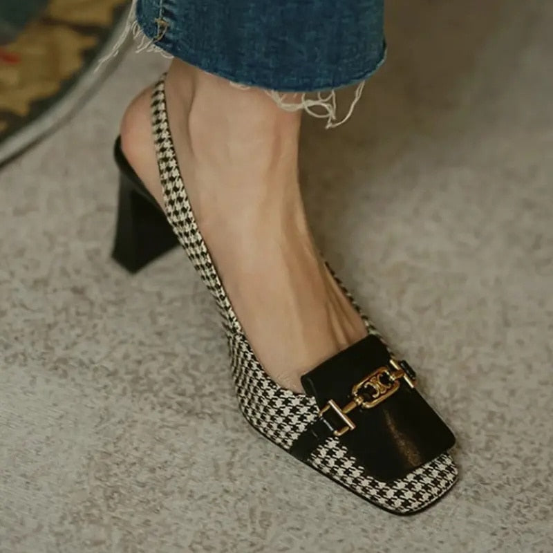 Effortlessly Elegant Sandals with a Timeless Design
