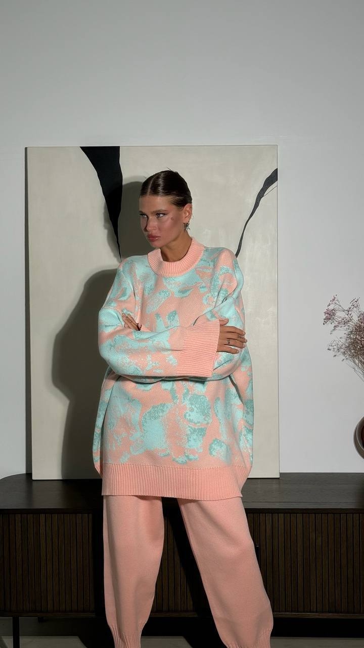 Classic Vintage Sweater with a Flattering Fit
