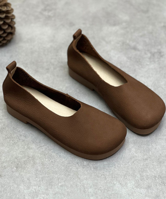 Effortlessly Elegant Shoes with a Timeless Design