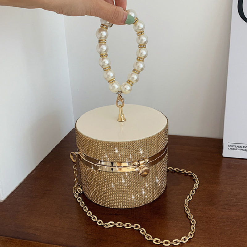 Well Tailored Bag with a Graceful Silhouette