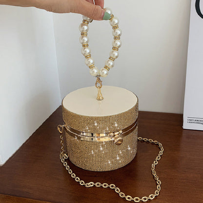 Well Tailored Bag with a Graceful Silhouette
