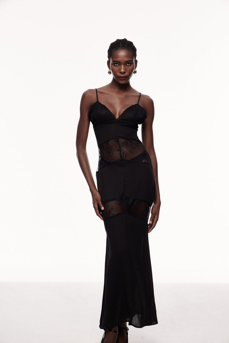 Beautifully Crafted Dress in a Classic Style