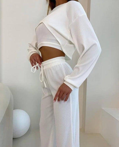 Effortlessly Elegant Trousers with a Timeless Design