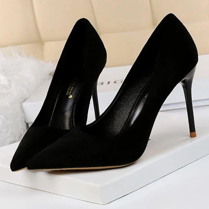 Classic Vintage Heels with a Flattering Fit