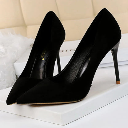 Classic Vintage Heels with a Flattering Fit