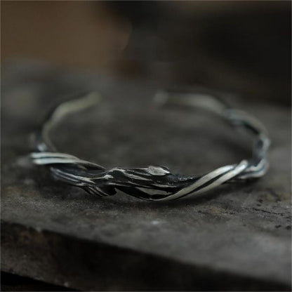 Effortlessly Elegant Garment with a Timeless Design
