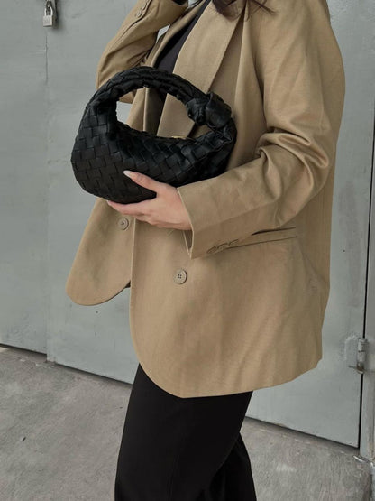 Well Tailored Bag with a Graceful Silhouette