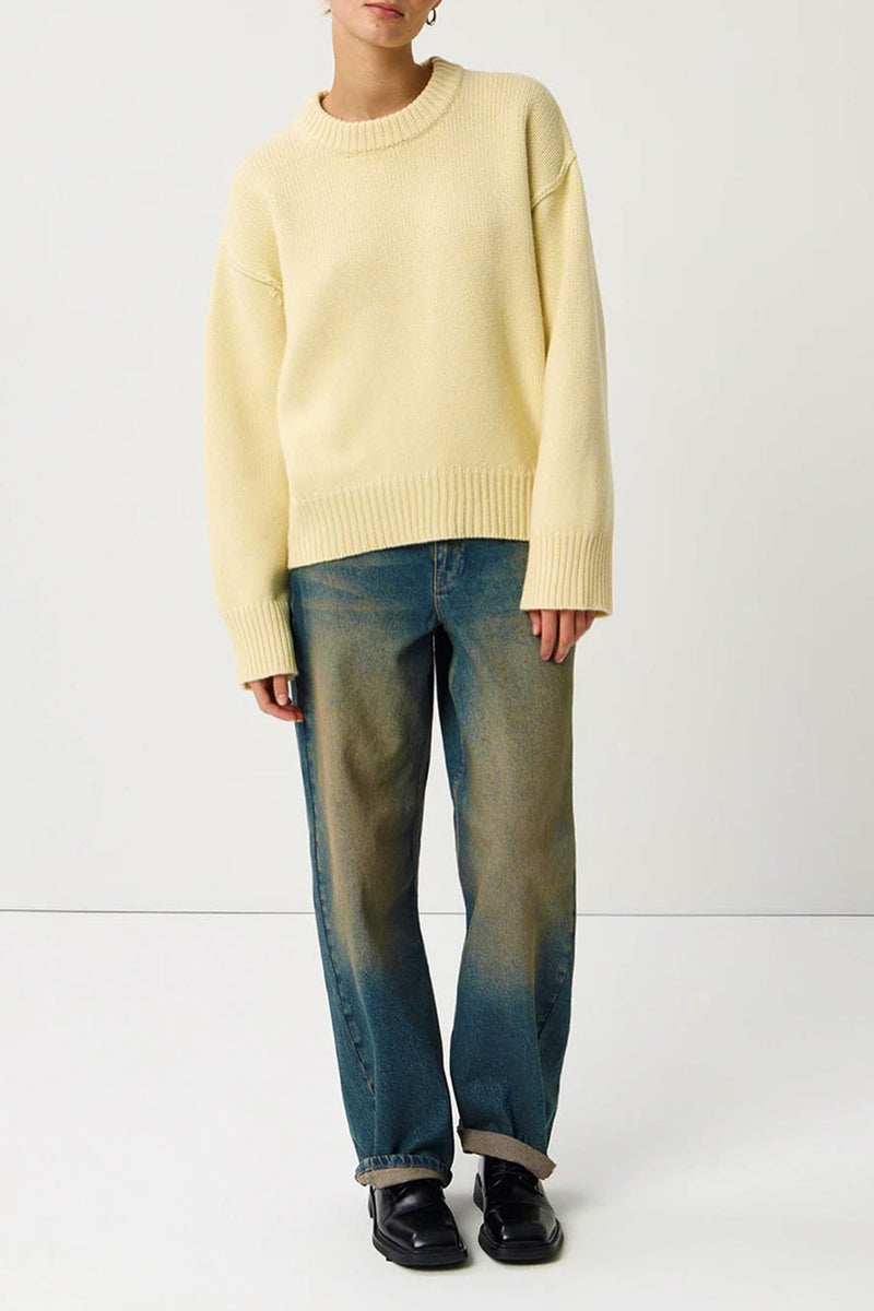 Well Tailored Sweater with a Graceful Silhouette