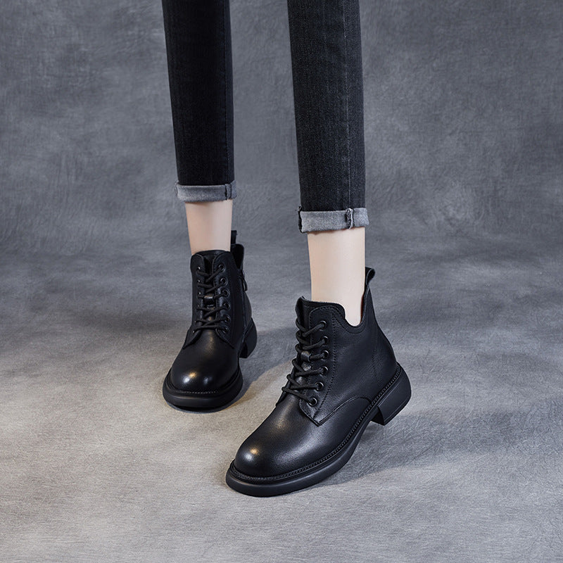 Effortlessly Elegant Boots with a Timeless Design