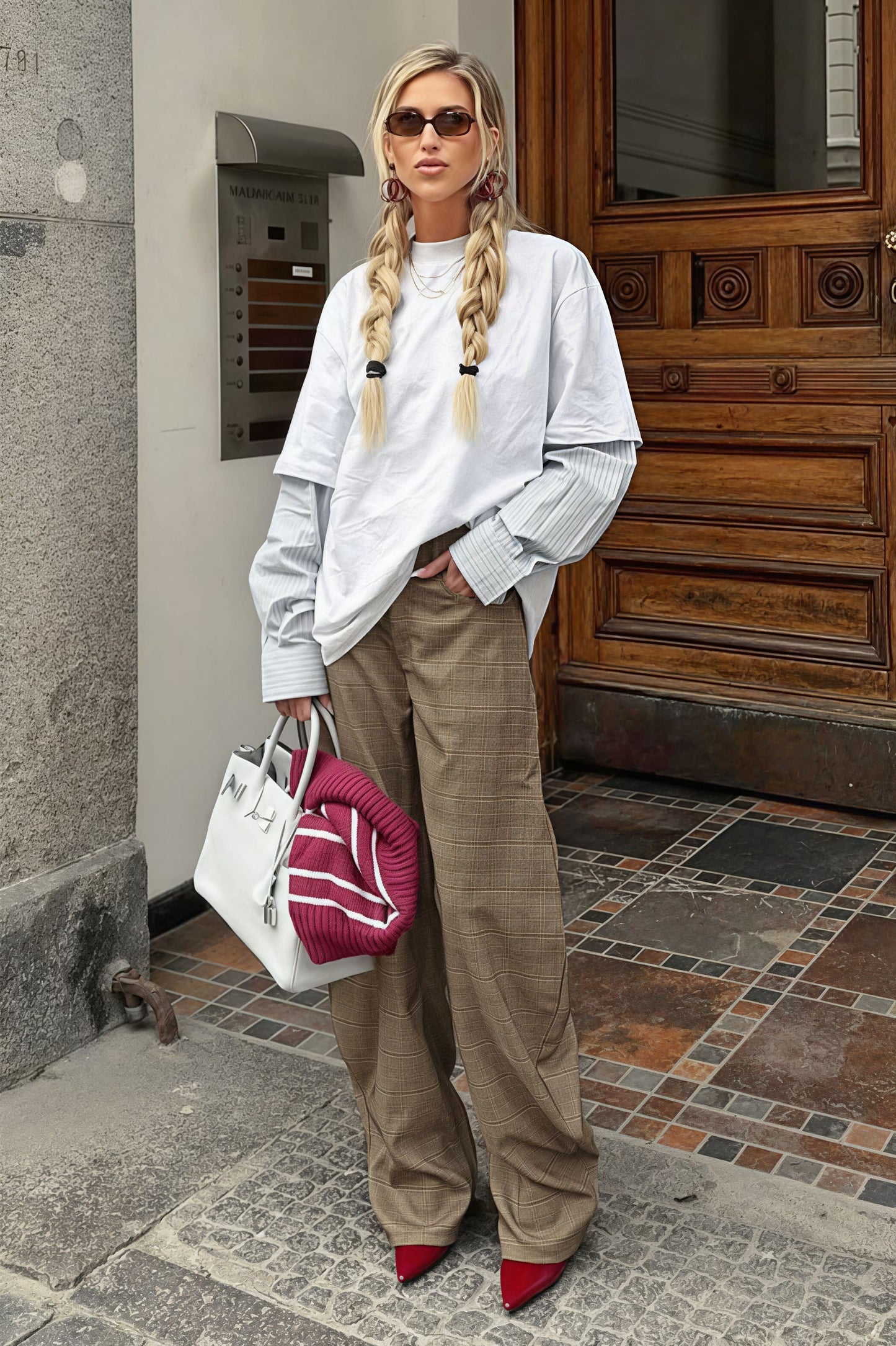 Well Tailored Pants with a Graceful Silhouette