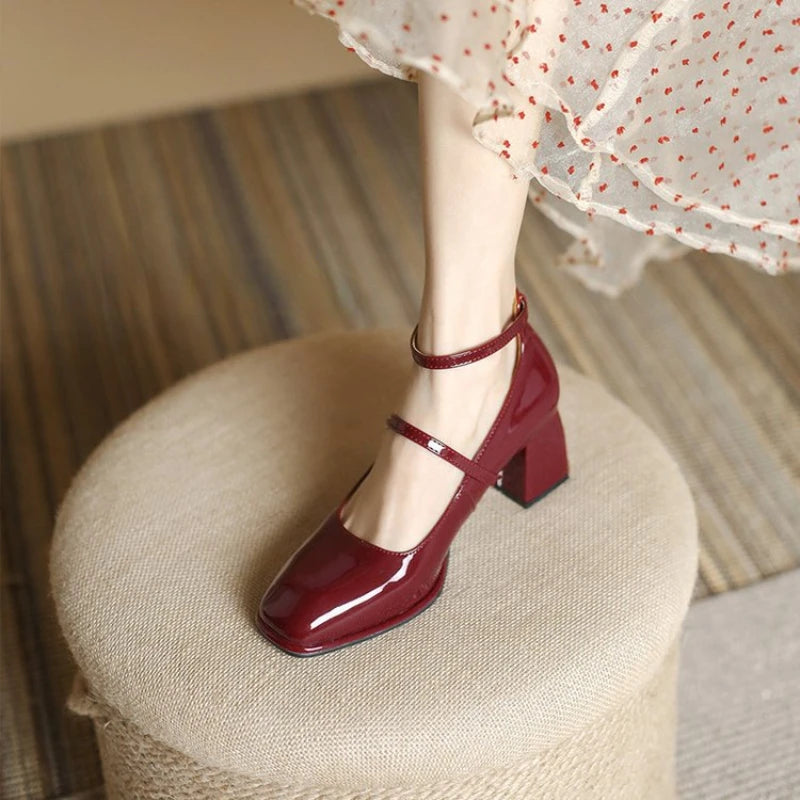 Classic Vintage Shoes with a Flattering Fit
