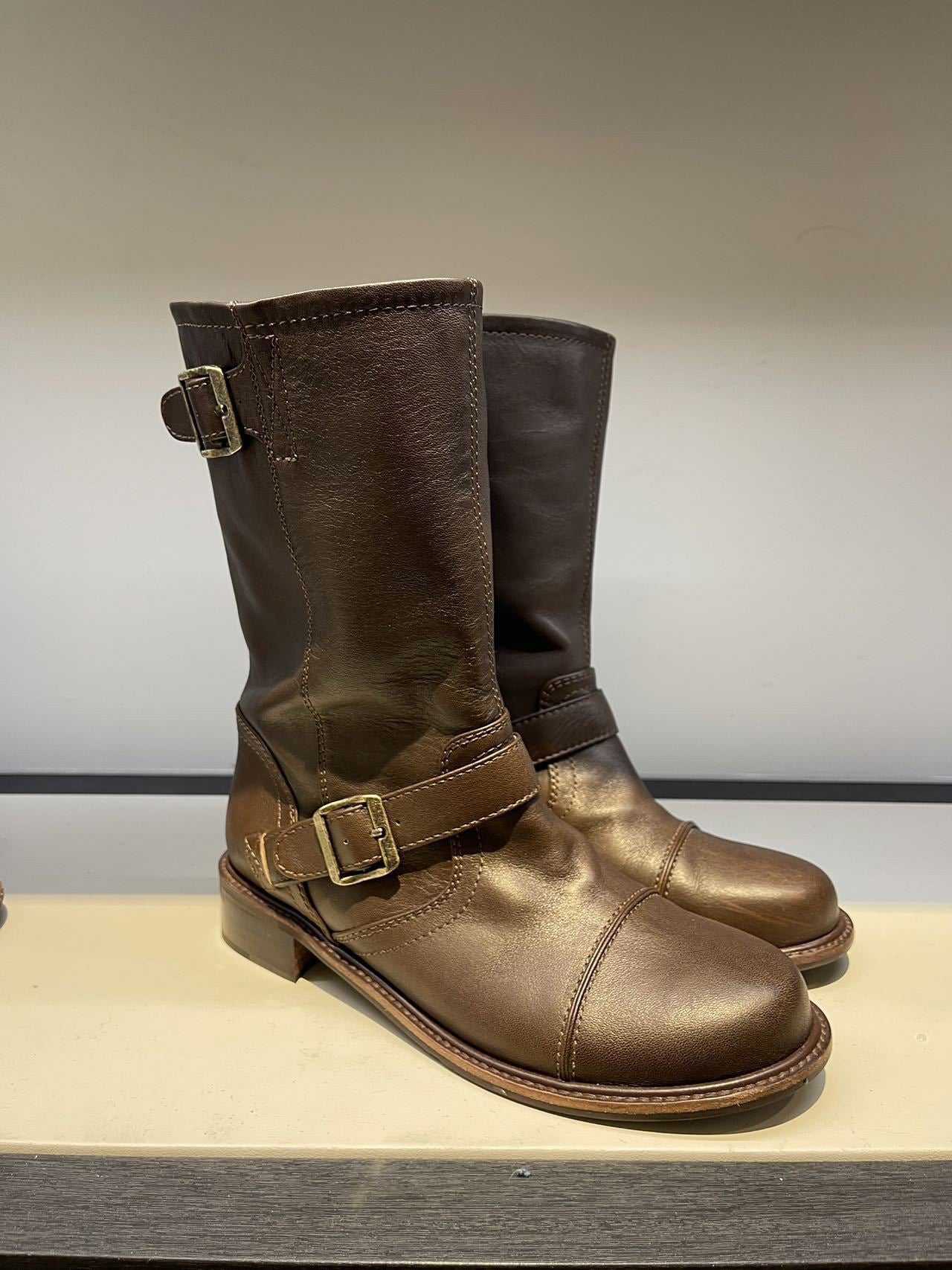 Beautifully Finished Boots in a Timeless Design
