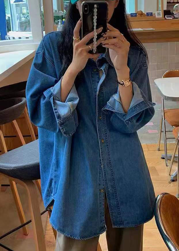 Classic Vintage Shirt with a Flattering Fit