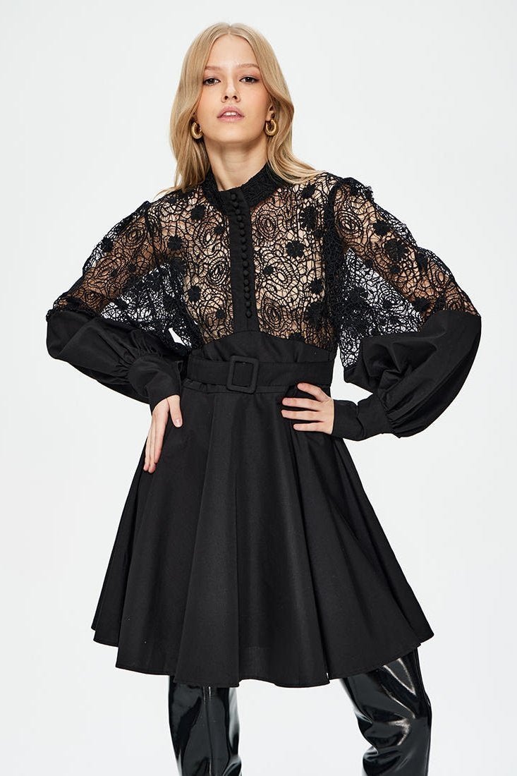Classic Vintage Dress with a Flattering Fit