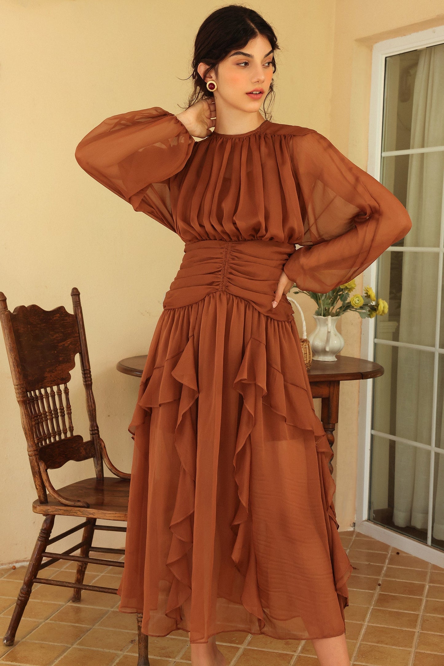 Effortlessly Elegant Dress with a Timeless Design