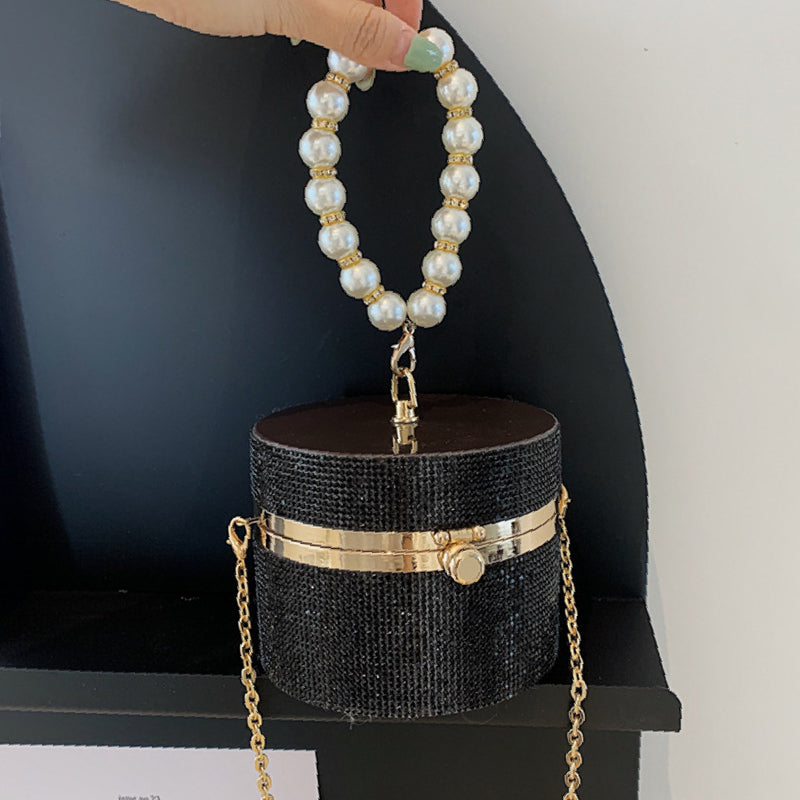 Well Tailored Bag with a Graceful Silhouette