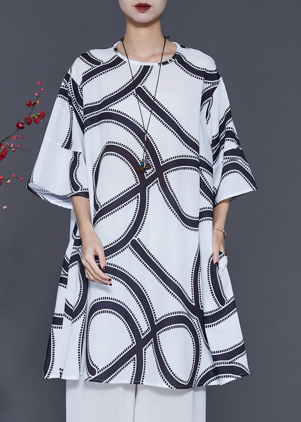 Beautifully Finished Dress in a Timeless Design