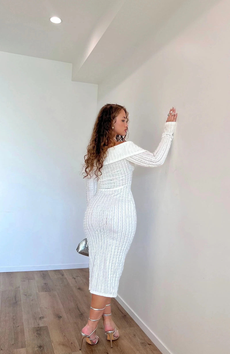 Beautifully Crafted Dress in a Classic Style