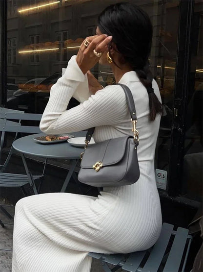 Well Tailored Dress with a Graceful Silhouette