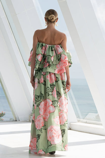 Well Tailored Top with a Graceful Silhouette