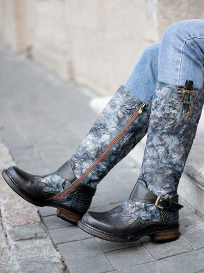 Effortlessly Elegant Boots with a Timeless Design