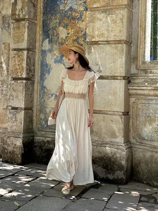 Beautifully Finished Dress in a Timeless Design