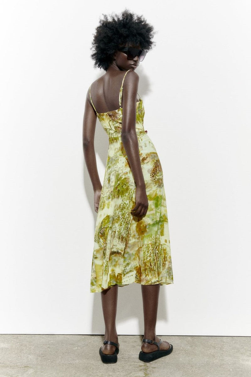 Effortlessly Elegant Dress with a Timeless Design